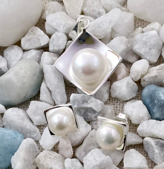 Pearl Silver Pendant with Earrings